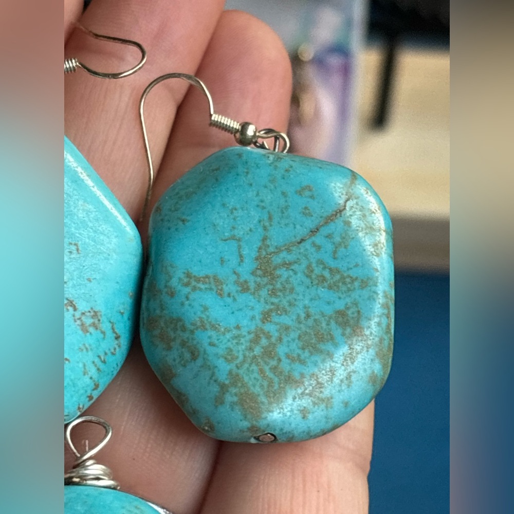 ARTISAN Hand Crafted Turquoise Colour Magnesite Stone Earrings & Pendant Set - Picture 8 of 9
